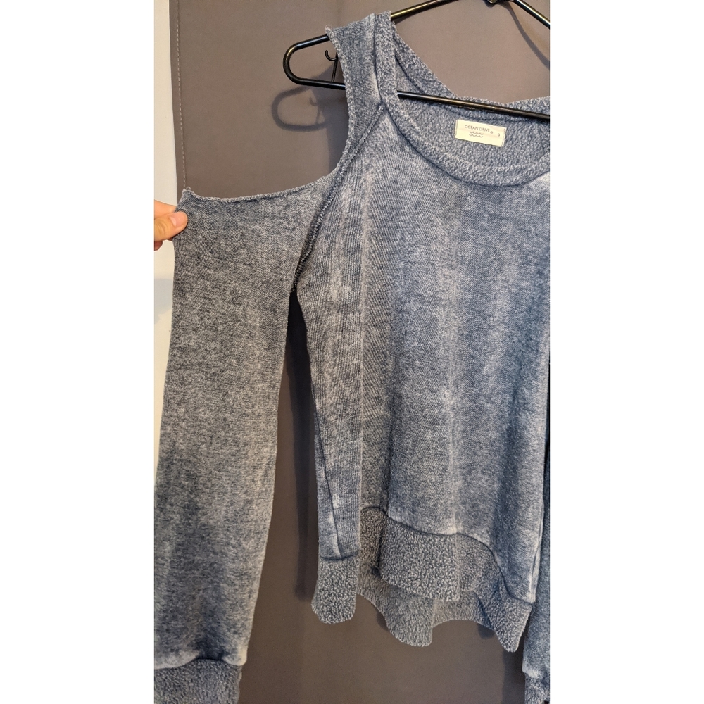 Cold shoulder sweatshirt